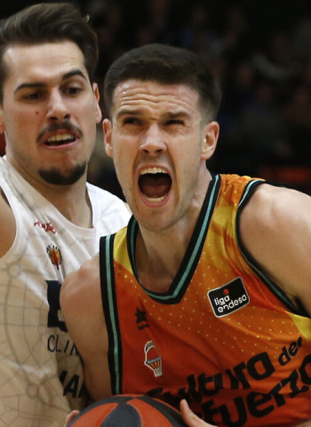 Un enrachado Valencia Basket sabe sufrir y se acerca a la Copa (103-92)