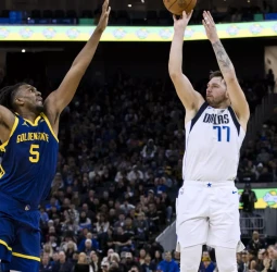 Luka Doncic vuelve para superar a los Warriors