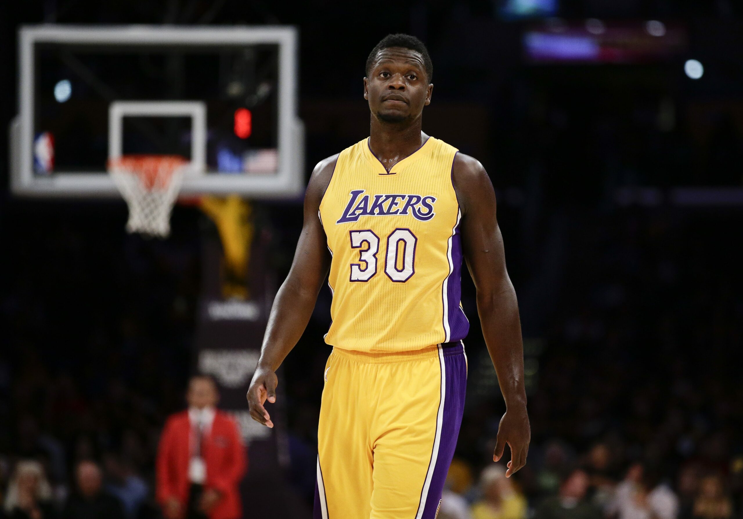 Los Angeles Lakers renuncian a Julius Randle