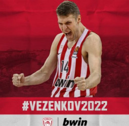 Sasha Vezenkov, dos temporadas más en el Olympiacos