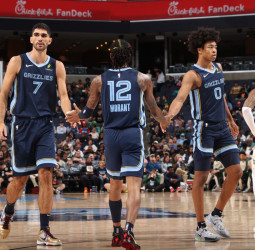 La noche NBA: Sendas derrotas de Bucks y Mavericks