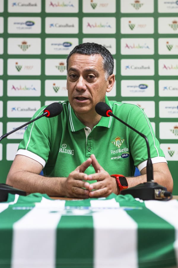 Alejandro Martínez deja de ser entrenador del Real Betis Energía Plus