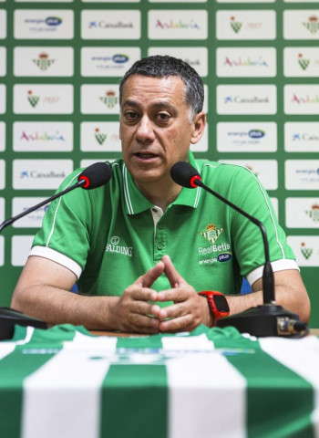 Alejandro Martínez deja de ser entrenador del Real Betis Energía Plus