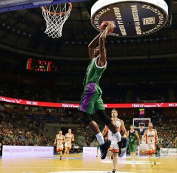 Jamar Smith seguirá dos años más en el Unicaja