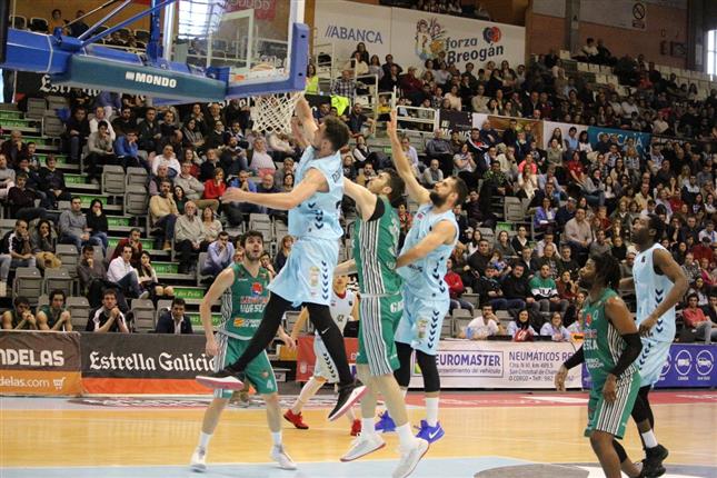 Breogán arrolla a Huesca y recupera el liderato