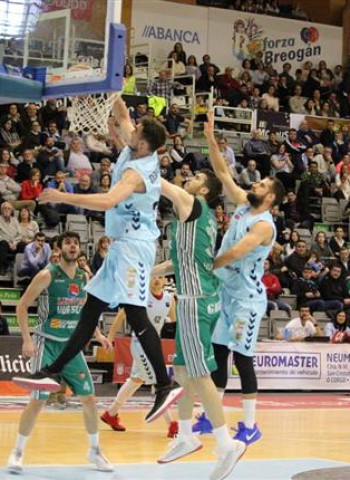 Breogán arrolla a Huesca y recupera el liderato