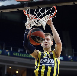 El Maccabi no logra parar la racha de victorias del Fenerbahce (82-75)