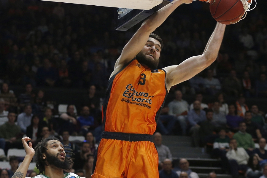 La Fonteta arde para conseguir el primer punto de semifinales (69-64)