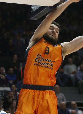La Fonteta arde para conseguir el primer punto de semifinales (69-64)