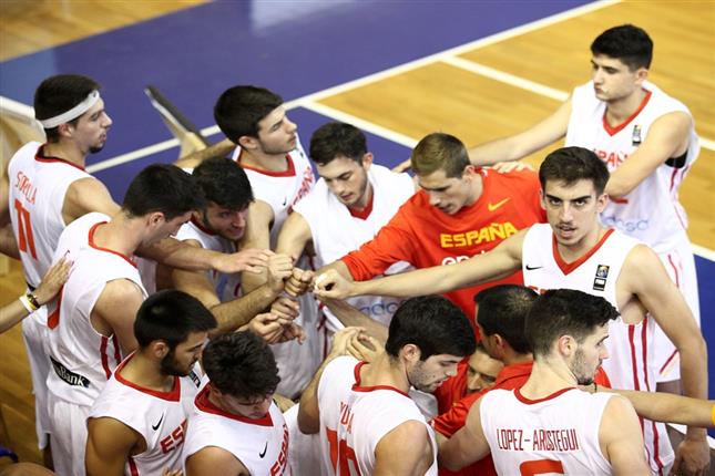 España muestra galones rumbo a los cuartos (96-52)