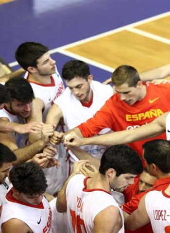 España muestra galones rumbo a los cuartos (96-52)