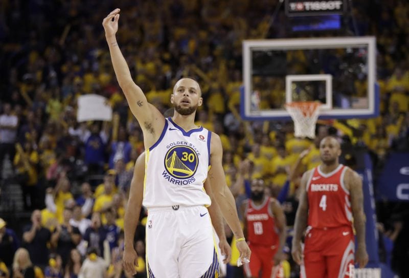 Los Warriors destrozan sin miramientos a los Rockets (85-126)
