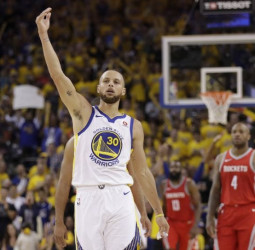 Los Warriors destrozan sin miramientos a los Rockets (85-126)