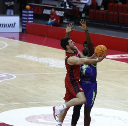 El Casademont despierta y suma una victoria crucial ante el Dinamo Sassari (105-88)