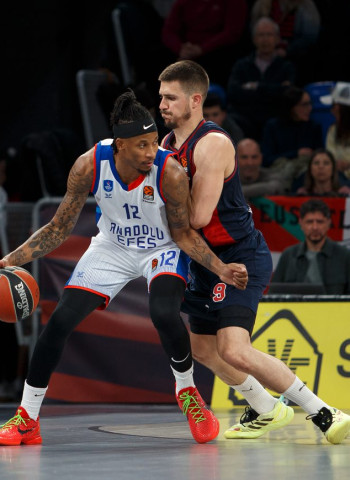El Anadolu Efes deja sin margen de error al Baskonia, 76-97