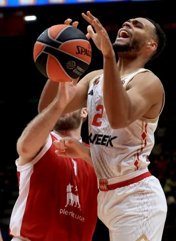 Mike James y el AS Mónaco infligieron a Milán su cuarta derrota, 66-72