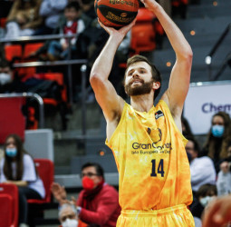 Shurna lidera el triunfo del Gran Canaria en Zaragoza (76-86)
