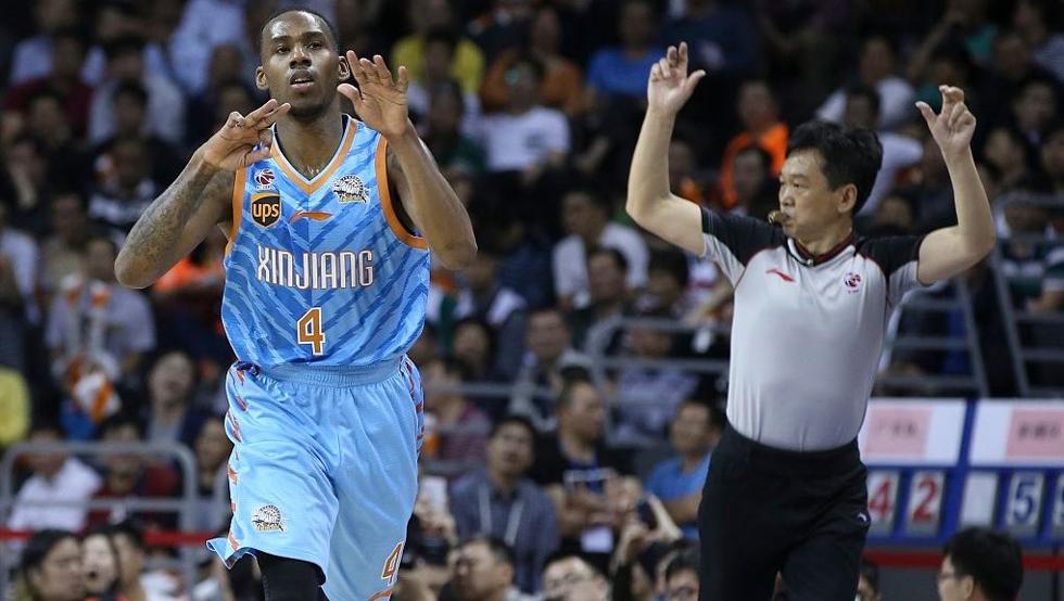 Darius Adams continuará en el Xinjiang chino