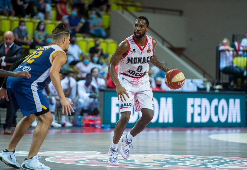 El Real Betis llega a un acuerdo con Khadeen Carrington