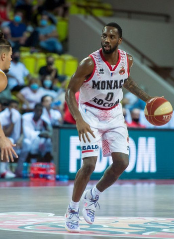 El Real Betis llega a un acuerdo con Khadeen Carrington