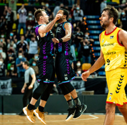 El Surne Bilbao Basket se hace fuerte en Miribilla (74-71)