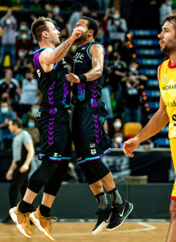 El Surne Bilbao Basket se hace fuerte en Miribilla (74-71)