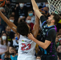 El Bitci Baskonia se pasea por Miribilla y apuntala el Playoff (62-90)