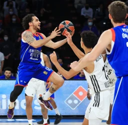 El Anadolu Efes supera la oposición del ASVEL Villeurbanne (78-72)