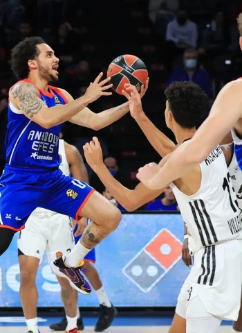 El Anadolu Efes supera la oposición del ASVEL Villeurbanne (78-72)