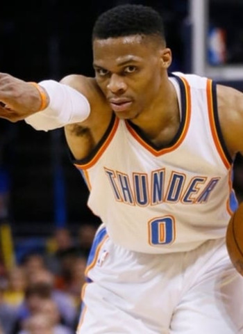 [2-1] Los Thunder superan el partidazo de Harden para apuntarse la primera victoria (113-115)
