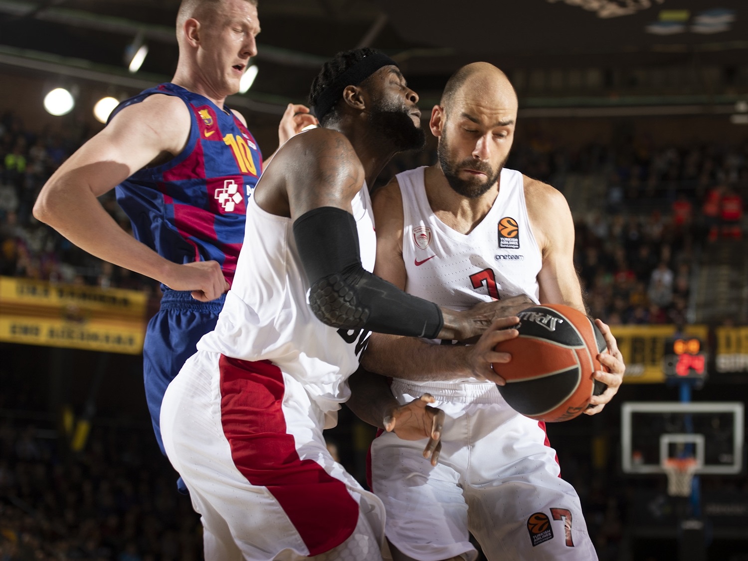 El Barcelona exhibe su oficio ante el Olympiacos (90-80)