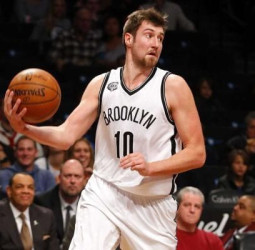 Sergey Karasev solo piensa en continuar en la NBA