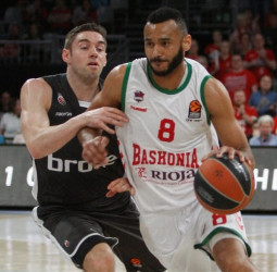 Barcelona y Anadolu Efes siguen muy de cerca las opciones NBA de Adam Hanga