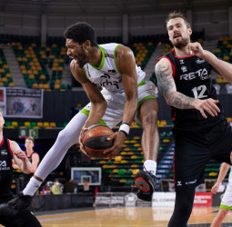 Kyle Alexander, Jugador de la Jornada 32