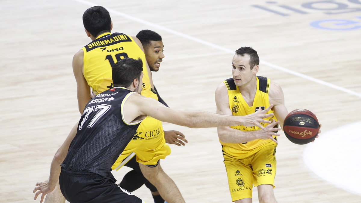 Huertas da la victoria al Iberostar Tenerife (72-74)