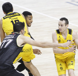 Huertas da la victoria al Iberostar Tenerife (72-74)