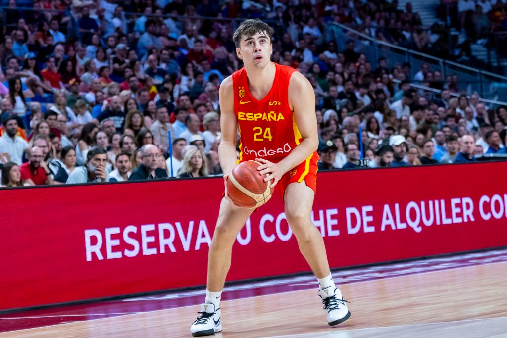 Juan Núñez, entre los 16 jugadores de la concentración