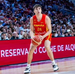 Juan Núñez, entre los 16 jugadores de la concentración