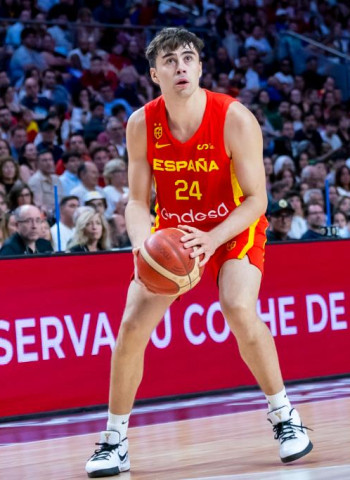 Juan Núñez, entre los 16 jugadores de la concentración