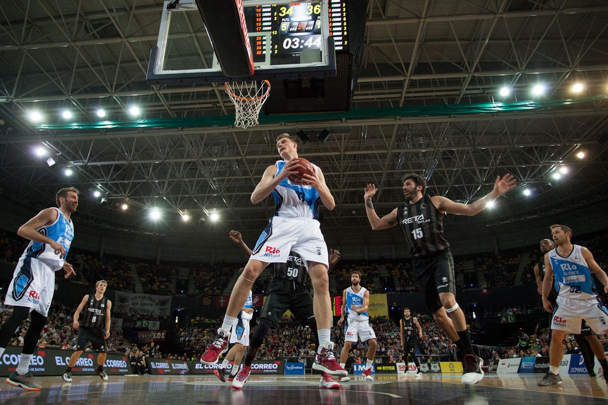 Artem Pustovyi extiende su contrato con el Rio Natura Monbus Obradoiro hasta 2019