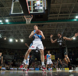 Artem Pustovyi extiende su contrato con el Rio Natura Monbus Obradoiro hasta 2019