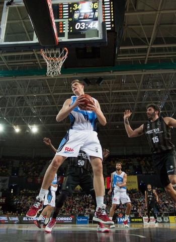 Artem Pustovyi extiende su contrato con el Rio Natura Monbus Obradoiro hasta 2019