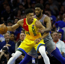 Antetokounmpo le gana la batalla a Embiid, y los Warriors sin problemas ante los Lakers