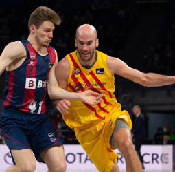 El Barça alcanza el liderato a base de triples (77-96)