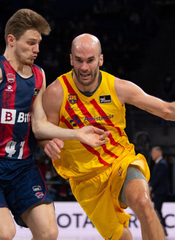 El Barça alcanza el liderato a base de triples (77-96)