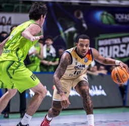 El UCAM Murcia supera al Tofas en suelo turco, 75-90
