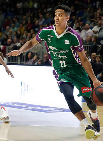 Trabajo y sacrificio del Unicaja para ganar a Monbus Obradoiro (74-63)