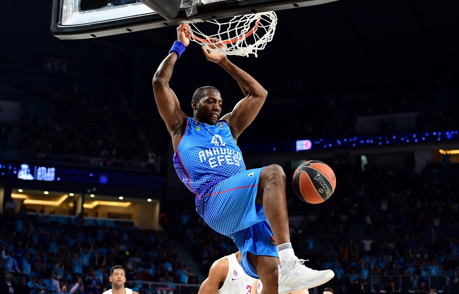 Bryant Dunston, dos años más en el Anadolu Efes
