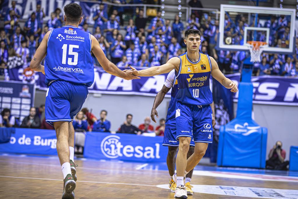 Los deseos para el nuevo año se proyectan desde el partidazo del Coliseum