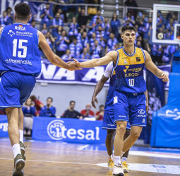 Los deseos para el nuevo año se proyectan desde el partidazo del Coliseum